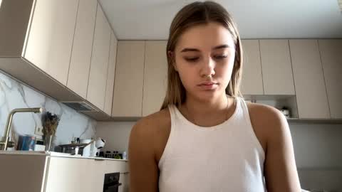 Eliza online show from April 19, 5:07 am