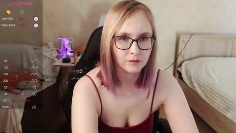 Snapshot of love_agatha chatting on October 12, 6:16 am Agatha online show from October 12, 6:16 am