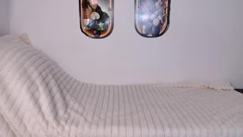 love bella  online show from April 16, 12:11 am