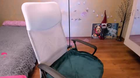 cat-girl online show from February 15, 12:01 pm