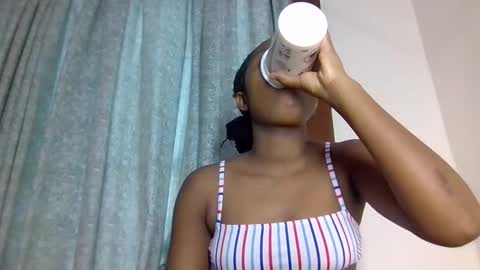 lovelbrownie online show from November 25, 8:38 am