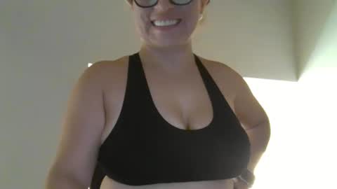 Snapshot of lovelife619760 chatting on January 22, 8:17 pm Doll 4 you online show from January 22, 8:17 pm