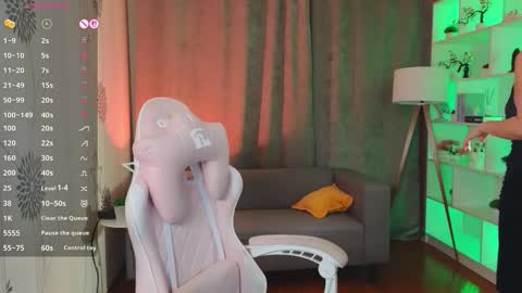 Laura online show from November 30, 11:36 am