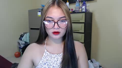 Snapshot of lovely_laura09 chatting on January 5, 5:51 pm Lovely Laura online show from January 5, 5:51 pm