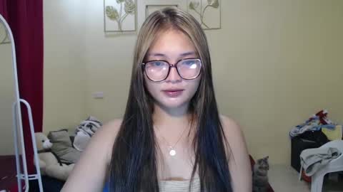 Snapshot of lovely_laura09 chatting on December 31, 2:03 pm Lovely Laura online show from December 31, 2:03 pm