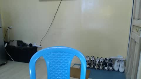 Snapshot of lovely_laura09 chatting on January 25, 2:04 am Lovely Laura online show from January 25, 2:04 am