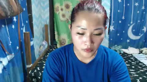 Snapshot of lovely_singlemom chatting on October 12, 11:12 am ask me dear online show from October 12, 11:12 am