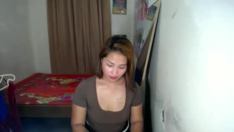 Snapshot of lovely_singlemom chatting on February 15, 12:33 pm ask me dear online show from February 15, 12:33 pm