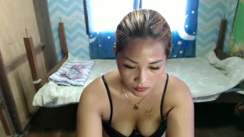 Snapshot of lovely_singlemom chatting on October 2, 3:00 am ask me dear online show from October 2, 3:00 am