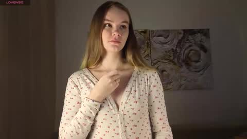 lovelygracee online show from November 19, 1:55 pm