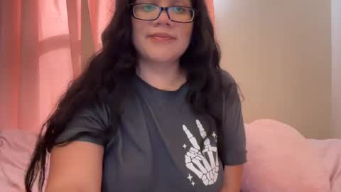 Snapshot of lovelykatiebabe chatting on September 23, 1:31 pm lovelykatiebabe online show from September 23, 1:31 pm