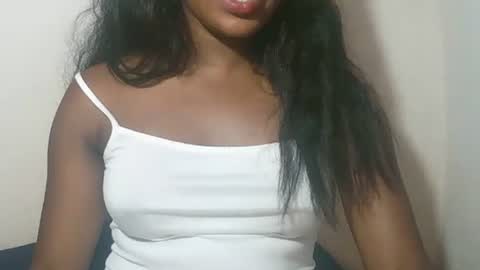 lovelylarra online show from February 23, 8:03 am