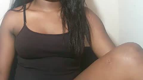 lovelylarra online show from February 17, 11:42 am