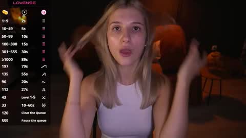 Anna online show from December 3, 7:38 pm