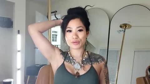 lovelyxmacii online show from February 22, 6:25 am