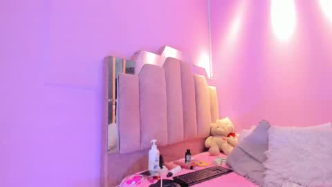 L O V E  online show from November 30, 2:21 pm