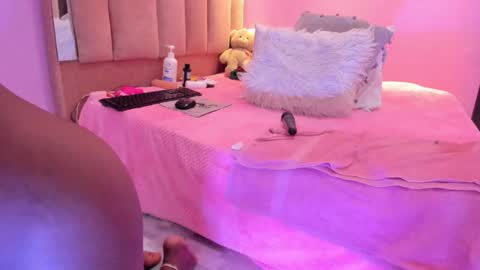 L O V E  online show from December 3, 3:25 pm