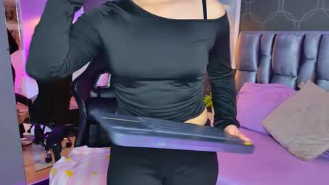 Love  online show from November 18, 8:21 pm