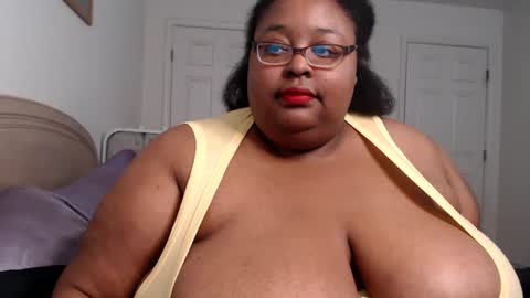 Snapshot of loves_aura chatting on December 14, 12:44 am Alyson online show from December 14, 12:44 am