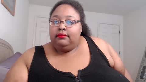 Snapshot of loves_aura chatting on February 20, 12:52 am Alyson online show from February 20, 12:52 am