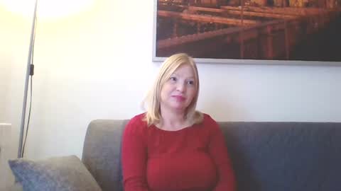 Marlyn online show from December 19, 12:01 pm