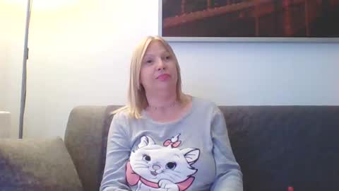 Marlyn online show from December 4, 2:59 pm