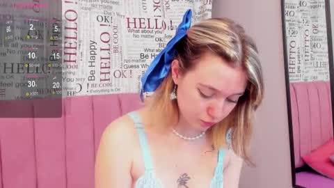 Snapshot of lucia_copper chatting on October 19, 2:19 pm lucia_copper online show from October 19, 2:19 pm