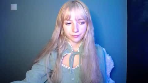 Snapshot of luciacam20 chatting on September 16, 6:27 pm Lucy online show from September 16, 6:27 pm
