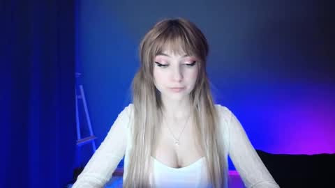 Snapshot of luciacam20 chatting on March 11, 7:25 pm Lucy online show from March 11, 7:25 pm