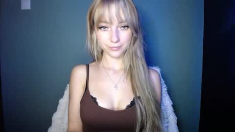 Snapshot of luciacam20 chatting on October 17, 7:06 pm Lucy online show from October 17, 7:06 pm