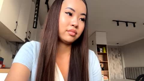 Snapshot of lucialostroh chatting on October 13, 11:13 am Kira online show from October 13, 11:13 am