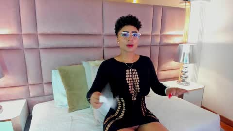 Snapshot of luciawallace chatting on September 15, 11:12 pm lucia wallace online show from September 15, 11:12 pm