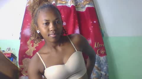 lucie196645 online show from May 27, 4:53 am
