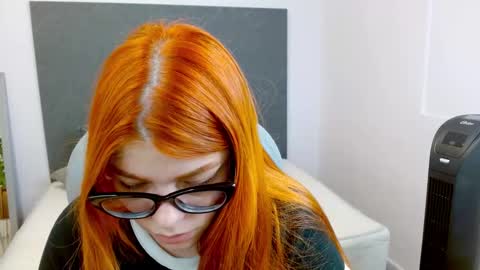 Snapshot of lucie_nicolls chatting on December 2, 8:31 pm Lucie   online show from December 2, 8:31 pm