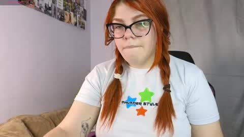 Snapshot of lucie_nicolls chatting on February 26, 7:51 pm Lucie   online show from February 26, 7:51 pm