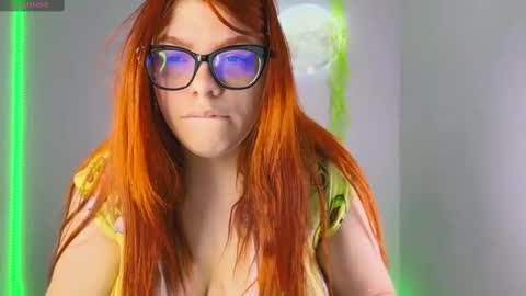 Snapshot of lucie_nicolls chatting on February 10, 7:49 pm Lucie   online show from February 10, 7:49 pm