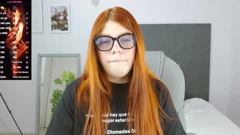 Snapshot of lucie_nicolls chatting on January 2, 7:40 pm Lucie   online show from January 2, 7:40 pm