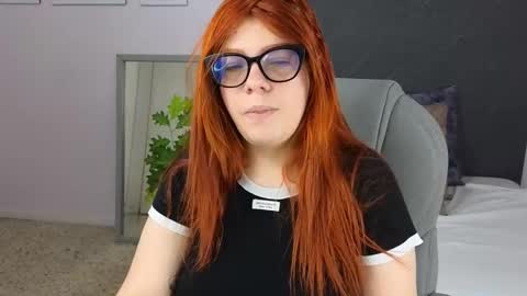 Snapshot of lucie_nicolls chatting on January 3, 7:29 pm Lucie   online show from January 3, 7:29 pm