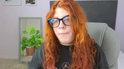 Snapshot of lucie_nicolls chatting on January 7, 7:38 pm Lucie   online show from January 7, 7:38 pm