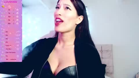 Snapshot of lucii_19 chatting on October 6, 4:12 pm Lucia online show from October 6, 4:12 pm
