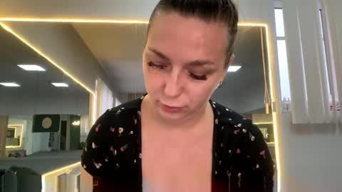 lucky_foryou_baby online show from March 24, 11:15 am