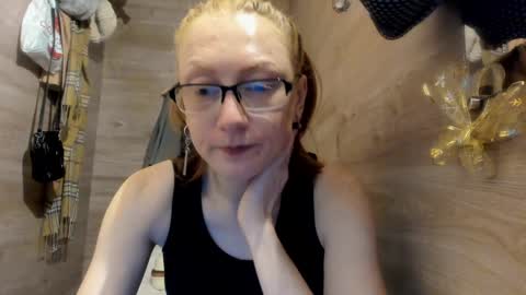 Snapshot of lucky_licky20 chatting on December 22, 3:44 am lucky_licky20 online show from December 22, 3:44 am