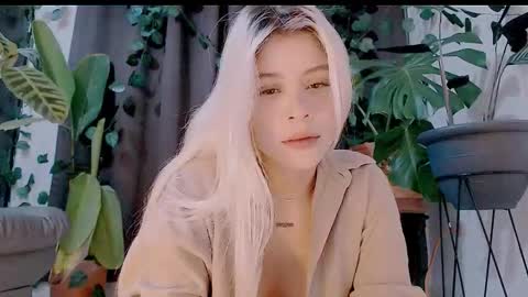 luckysapphire777 online show from October 18, 9:23 am