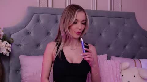 LucyAddison online show from March 10, 11:03 am