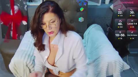 LucyBelli online show from December 20, 2:04 am