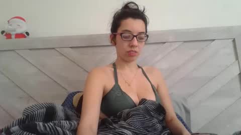 lucylitt25 online show from February 2, 9:14 pm