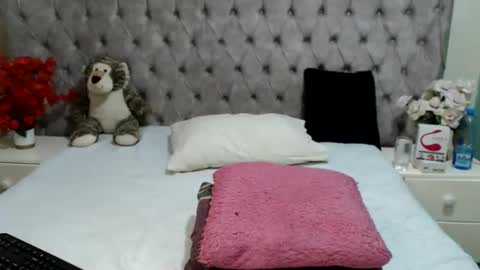 XOXO online show from February 3, 2:53 am