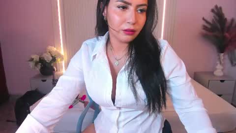 Lucy Wold online show from July 4, 8:05 pm