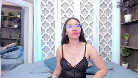 Lucy Liiu online show from March 7, 12:15 am