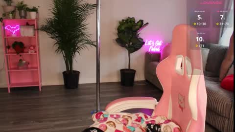 Lucy online show from March 4, 8:37 pm